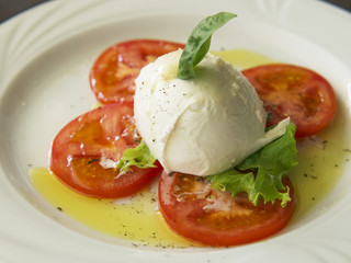 Salad caprese mit mozzarella buffalo