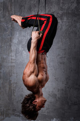 Man during workout with suspension straps - obrazy, fototapety, plakaty