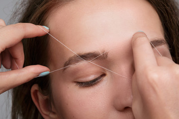 Eyebrow correction with a white thread