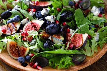 Wandcirkels tuinposter salad with figs and cheese © Olha Afanasieva