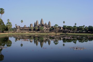Fototapeta premium The temple of Angkor Wat and its lake 