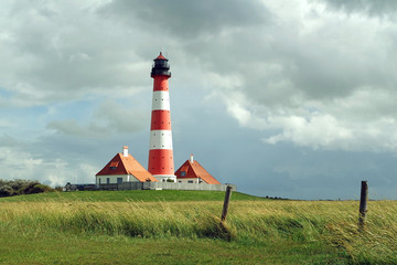 Fototapeta na wymiar Leuchtturm an der Nordseeküste - Westerhever Leuchtfeuer bei Sankt Peter Ording