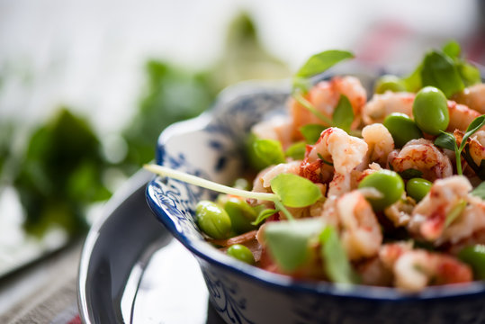 Protein salad with crayfish,edamame and noodle