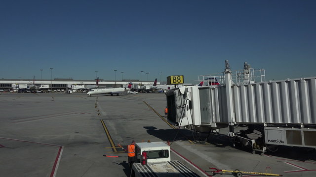 Salt Lake City Utah International airport aircraft arrive pt 1 4K 015