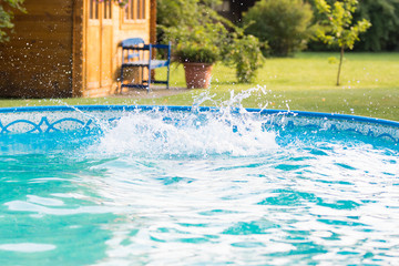 Symbolbild privater Swimmingpool