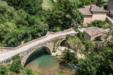 Fototapeta na wymiar mittelalterliche steinerne Brücke