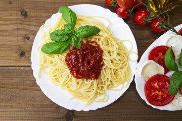 Spaghetti with tomato