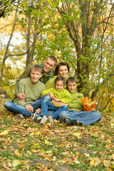 Fototapeta premium Family in autumn park