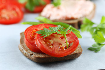 sandwich bread tomato sauce green healthy vegetables