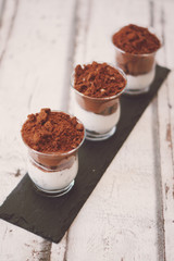 Dolce al cucchiaio cioccolato e yogurt