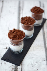 Dolce al cucchiaio cioccolato e yogurt