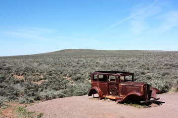 Photo sur Aluminium Route 66 Voiture rouillée dans le parc national de la forêt pétrifiée en Arizona, Route 66 USA