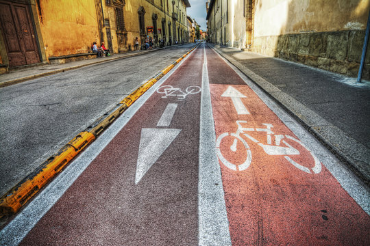 bike lane in Florence in hdr