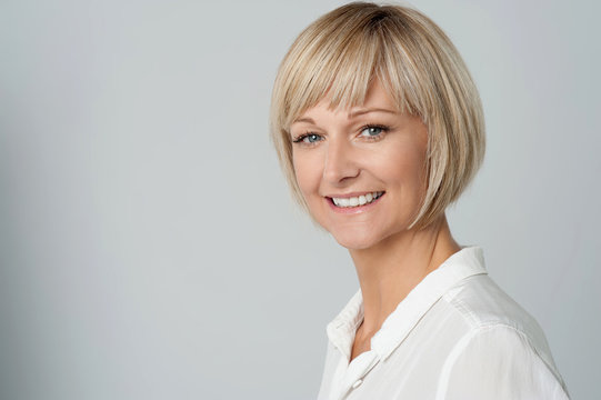 Smiling lady over grey brackground