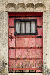 Fototapeta na wymiar ancient door of the medieval town of Marvao, Portugal 