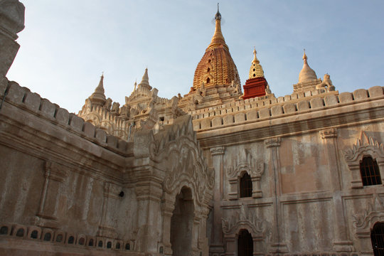 Birmanie, pagode sur le site de Pagan