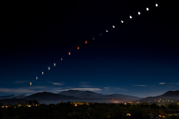 Obraz premium Krwawy Księżyc / Zaćmienie Supermoon nad Santa Fe