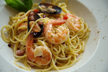 seafood with prawn spaghetti pasta