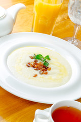 Porridge with raisins