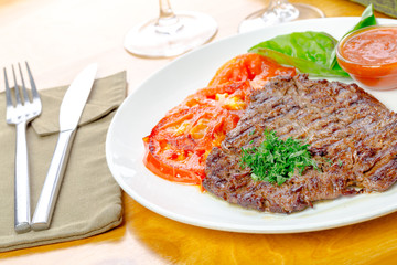 Steak with grilled tomatoes