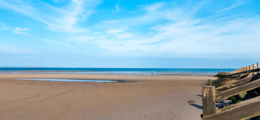 Fototapeta premium Ebbe der Nordsee in Edinburgh, Schottland