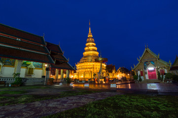 Fototapeta premium Wat Phra That Hariphunchai in twilight time,lamphun,thailand.