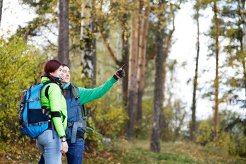 Obraz premium people hiking, man and woman looking around