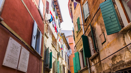 Obraz premium Architecture details from Rovinj, in Croatia, with an old building