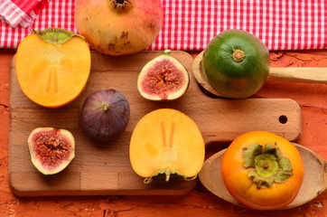 Chopped fig and persimmon on chopping board