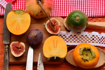 Chopped fig and persimmon on chopping board