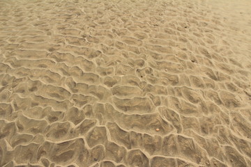 Fototapeta na wymiar Sand von Wellen geformt