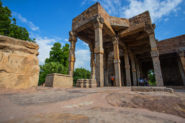 People travel visiting in Qutub Min