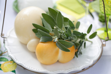 Puglia, caciocavallo e scamorza affumicata