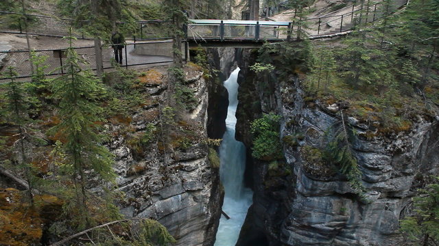 Maligne Canyon gorge bridge P HD 7637