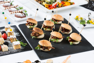 Fingerfood-Buffet in der Gastronomie