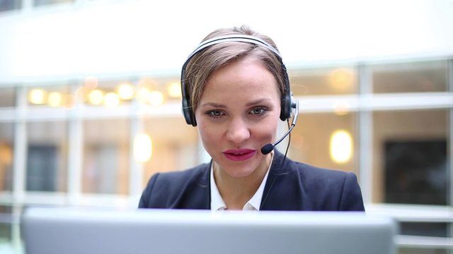 Businesswoman using a headset, HD (1920X1080, 25 fps)