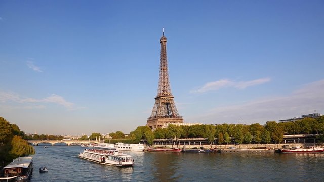 Paris, Tourboat on the seine river, HD (1920X1080, 25 fps)