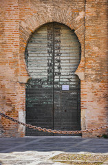 Puerta con arco de herradura, catedral de Sevilla, Andalucía, España