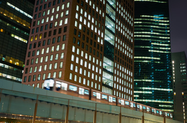 Obraz premium 汐留 高層ビル ゆりかもめ 夜景