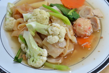 vegetarian fried large noodle in gravy sauce