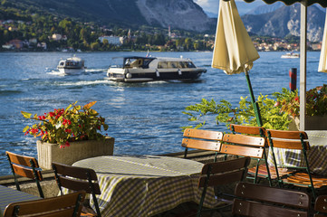 An invitation to lunch on the lake