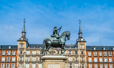 Fototapeta na wymiar Statue of Felipe III in Madrid