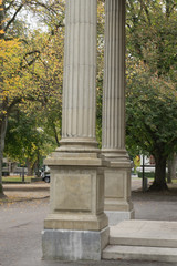 Fototapeta na wymiar Freistehende Säulen