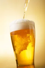 Papier Peint photo autocollant Bière ビール　Beer into glass