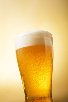 ビール　Beer into glass