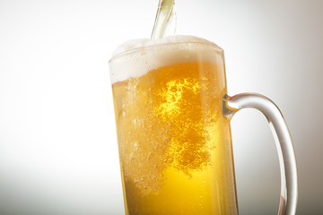 ビール　Beer into glass