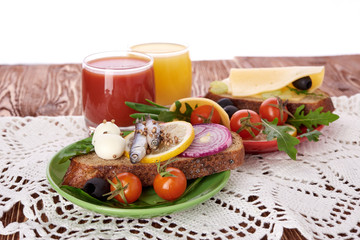 sardines on slice bread
