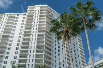 Fototapeta na wymiar Miami Beach High Rise Condominium
