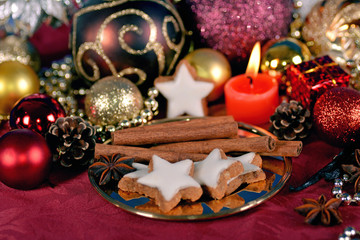 Fototapeta na wymiar Christmas tree ornaments and cookies