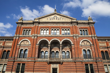 Fototapeta na wymiar View of the Victoria and Albert Museum from the Inner Courtyard